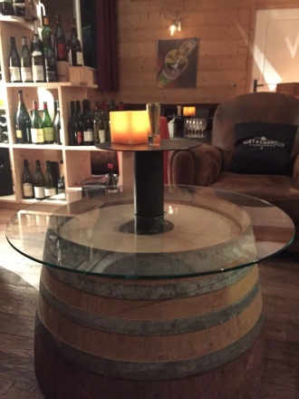 Habillage-dun-tonneau-pour-table-en-verre
