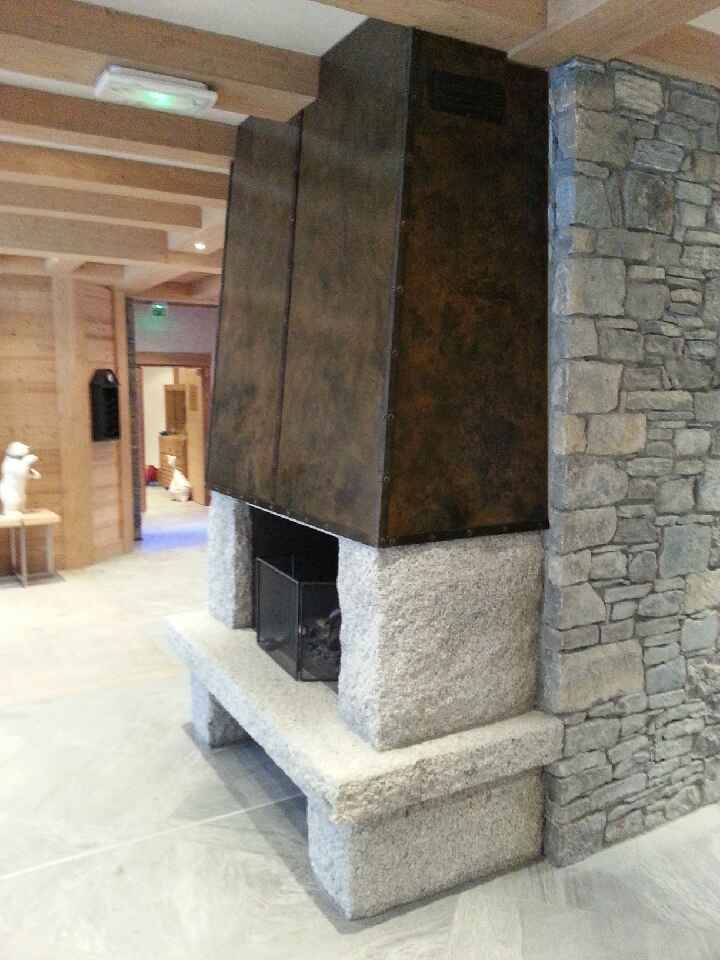 Habillage de chemin‚e en acier finition hematite - MGM de Valmorel